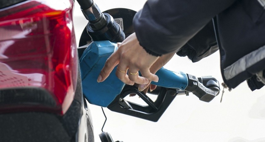 Suba de precios mayorista y demora en importaciones detr&aacute;s de la falta de combustibles en gran parte del pa&iacute;s