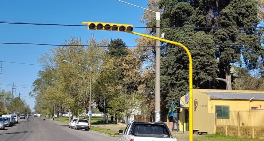 Nuevos sem&aacute;foros en el cruce de avenida Col&oacute;n y Jun&iacute;n