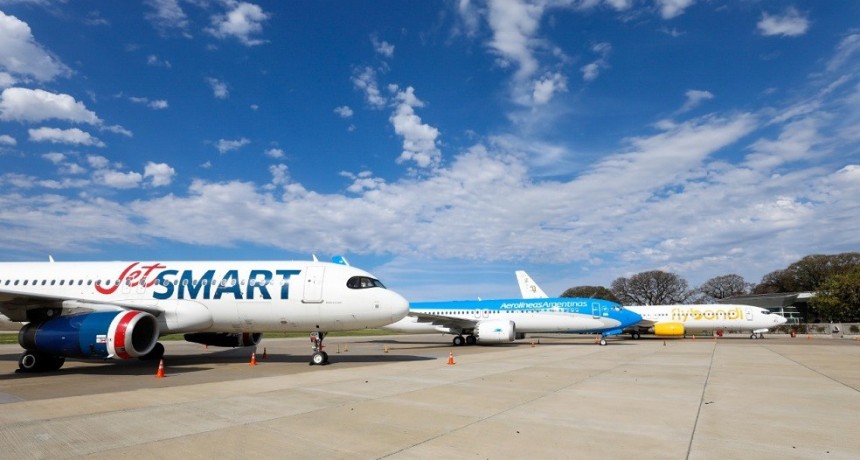 Giuliano, junto a los presidentes de Flybondi, Jetsmart y Aerol&iacute;neas Argentinas, presentaron nuevas aeronaves
