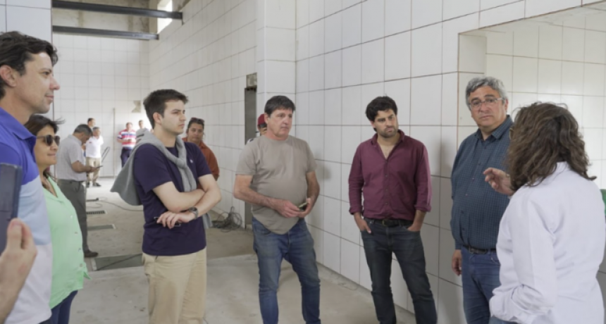 El ministro Javier Rodr&iacute;guez recorri&oacute; las obras del nuevo frigor&iacute;fico de Carlos Tejedor