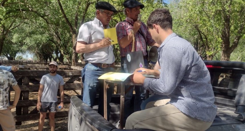 Remate Alzaga Unzu&eacute; y C&iacute;a junto a Mario Esnal en Olavarr&iacute;a