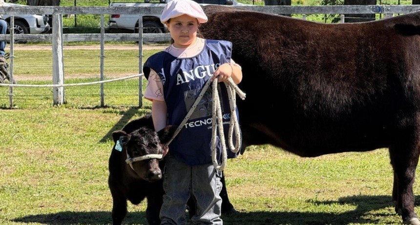 Amparo, la mini caba&ntilde;era que debut&oacute; en la pista de la Sociedad Rural de Olavarr&iacute;a