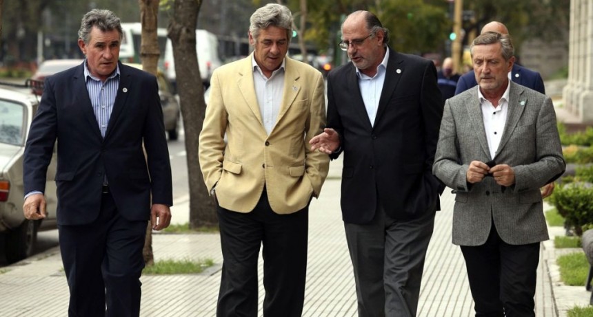 El campo advierte que la discusi&oacute;n del presupuesto 2024 incluye un "impuestazo" para el sector