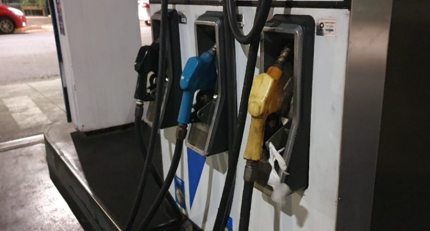 La escasez de combustible hizo extender a m&aacute;s regiones la venta de gasoil m&aacute;s contaminante