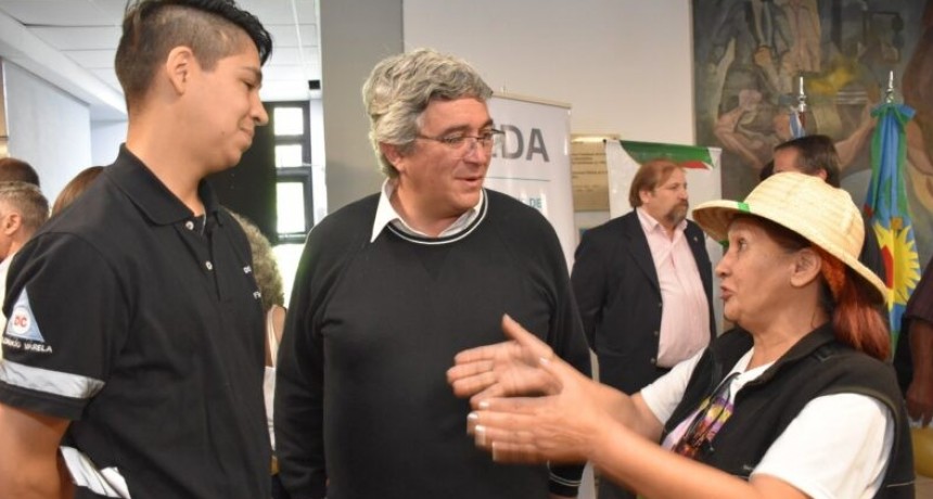 Presentan un nuevo n&uacute;mero de la Revista MDA con foco en la producci&oacute;n ap&iacute;cola