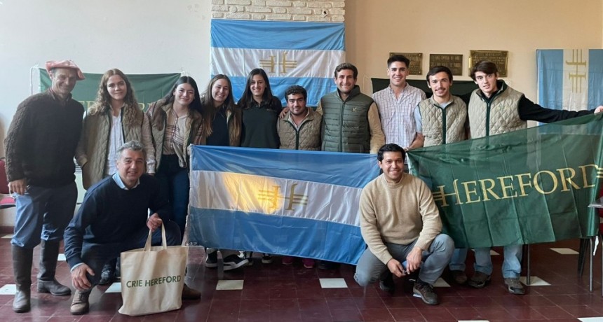 Los j&oacute;venes del Ateneo Asociaci&oacute;n Argentina Criadores de Hereford trabajan para apoyar a la raza 