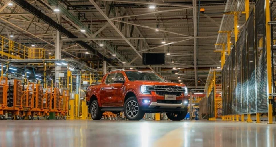 Por la alta demanda regional, Ford aumentará un 15% la producción en 2025 y tendrá más empleados en el país