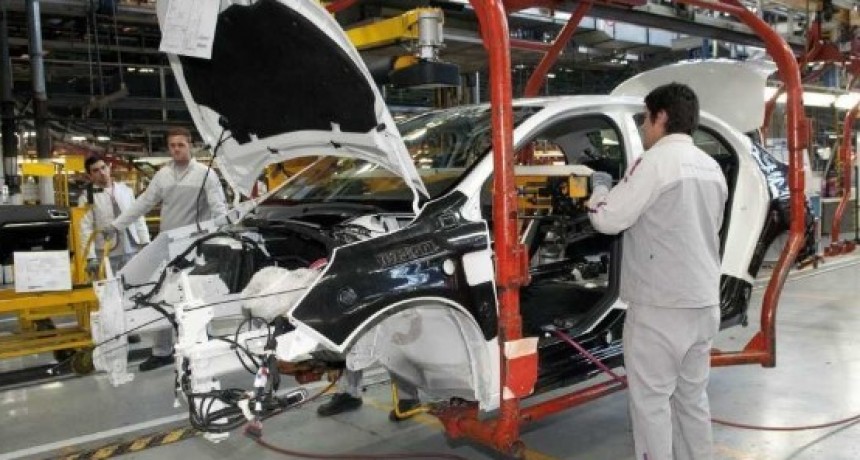 El auge de la producci&oacute;n automotriz: dos fabricantes trabajar&aacute;n este feriado para cubrir la demanda
