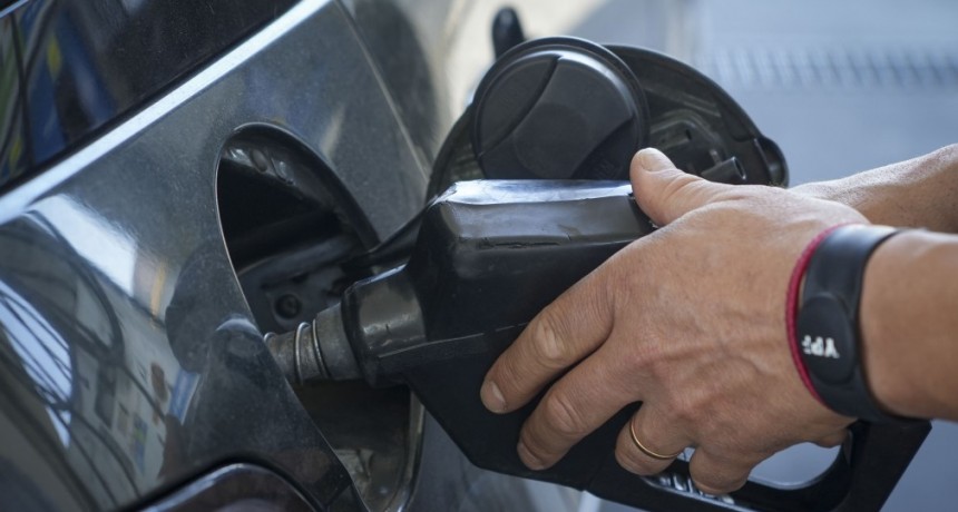Ahora s&iacute;: YPF aument&oacute; el precio de los combustibles
