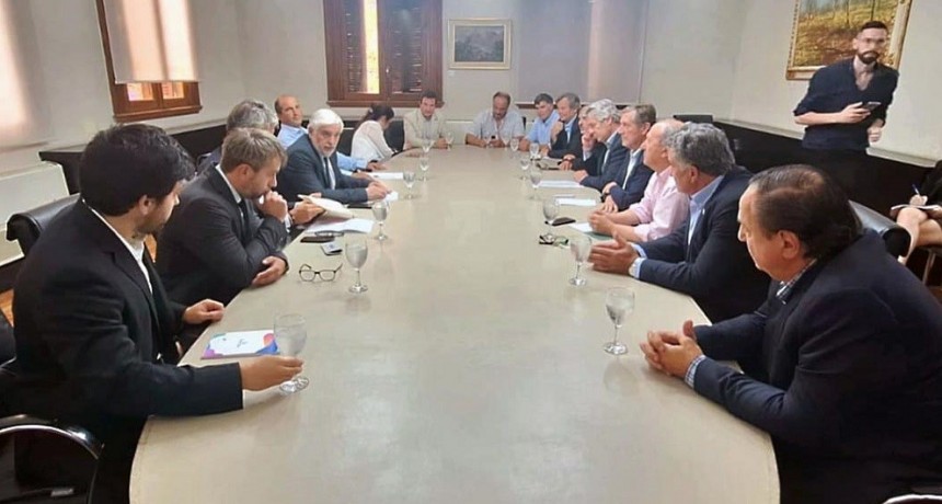 El gobierno recibi&oacute; a la mesa de enlace tras los anuncios de Caputo: preocupaci&oacute;n en el sector agropecuario