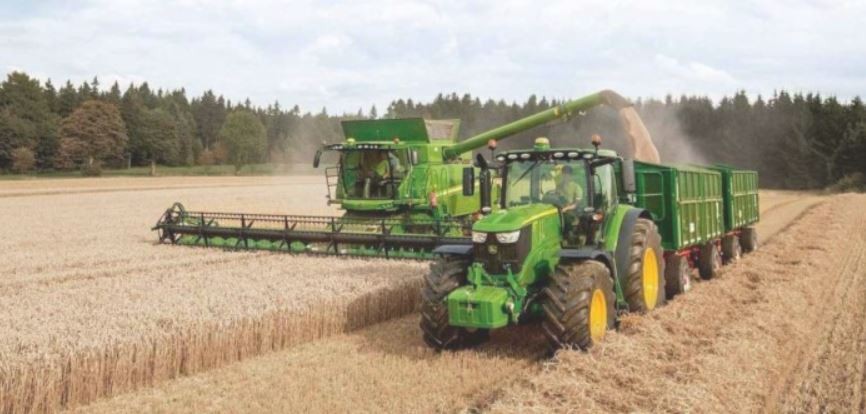 John Deere baja los precios para impulsar el recambio de maquinaria