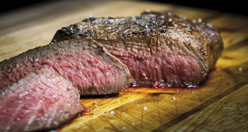Lanzan Carne Angus Certificada para el mercado local